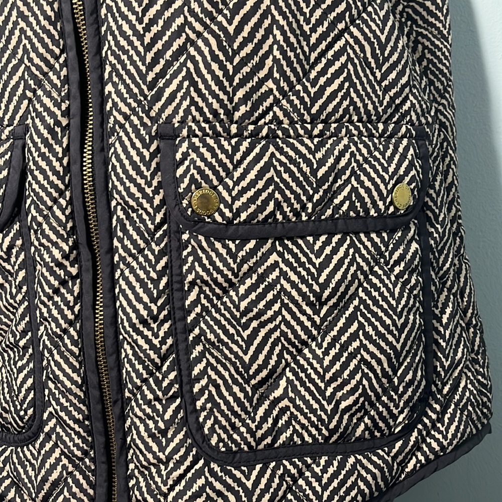• Dry Goods Chevron Vest Black and White - Picture 7 of 13